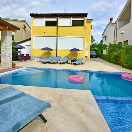 Apartments House Anna For Max 13 Persons In Porec, Pet Friendly Eksteriør billede