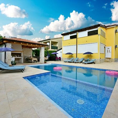 Apartments House Anna For Max 13 Persons In Porec, Pet Friendly Eksteriør billede