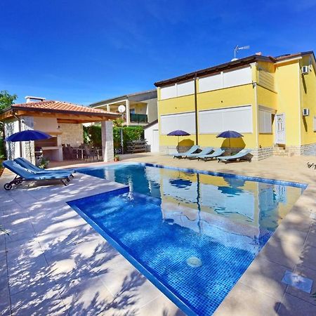 Apartments House Anna For Max 13 Persons In Porec, Pet Friendly Eksteriør billede