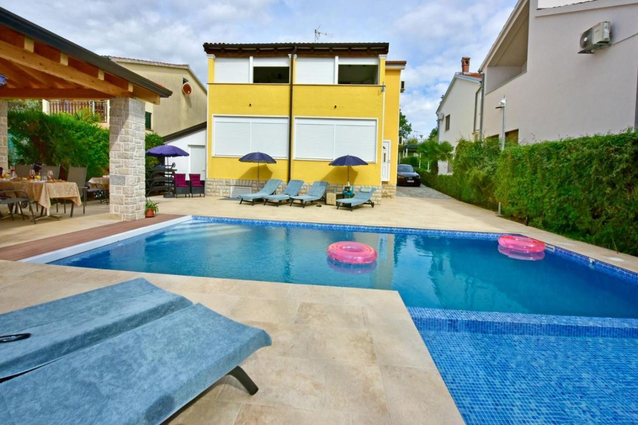 Apartments House Anna For Max 13 Persons In Porec, Pet Friendly Eksteriør billede