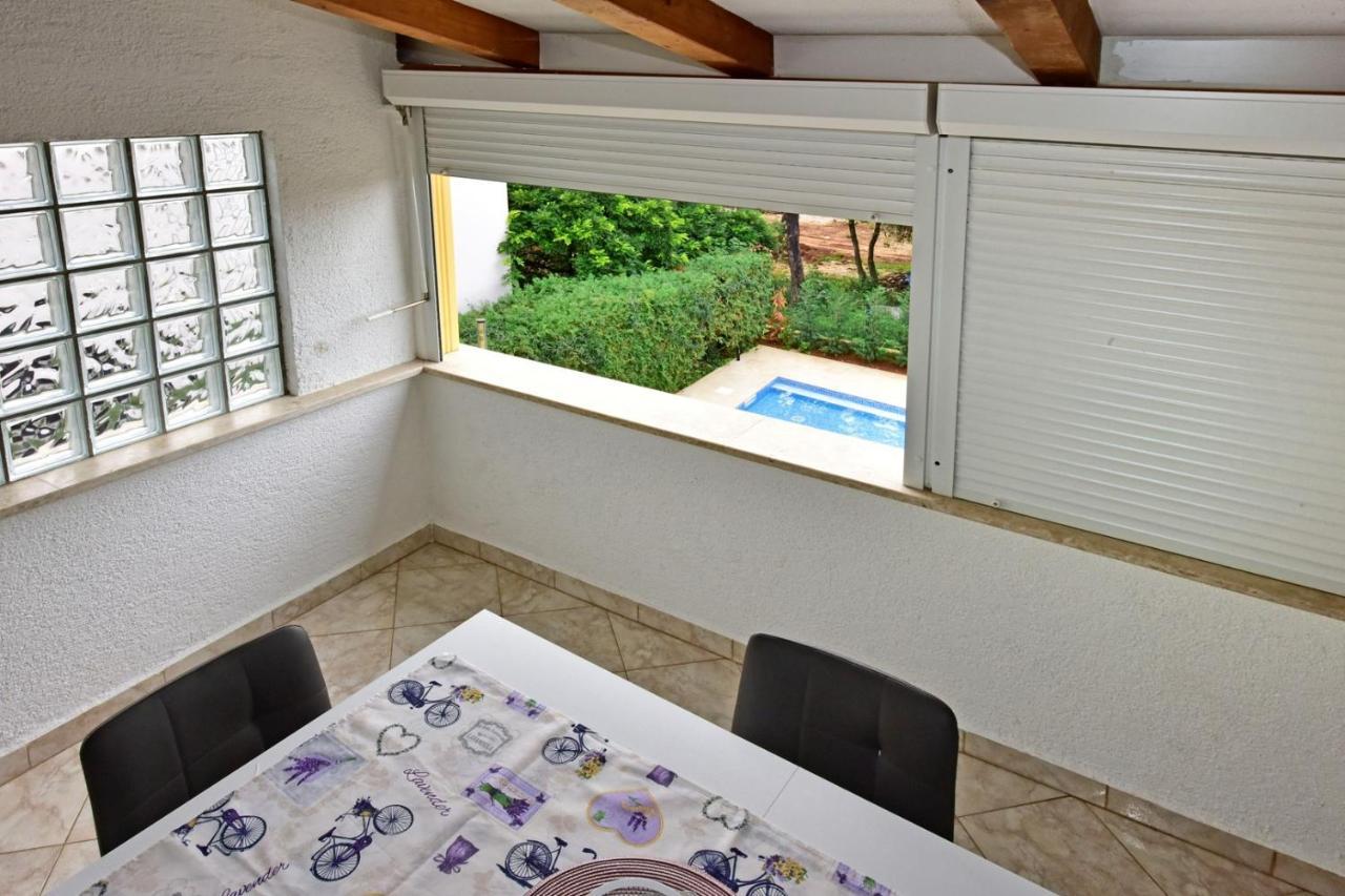 Apartments House Anna For Max 13 Persons In Porec, Pet Friendly Eksteriør billede