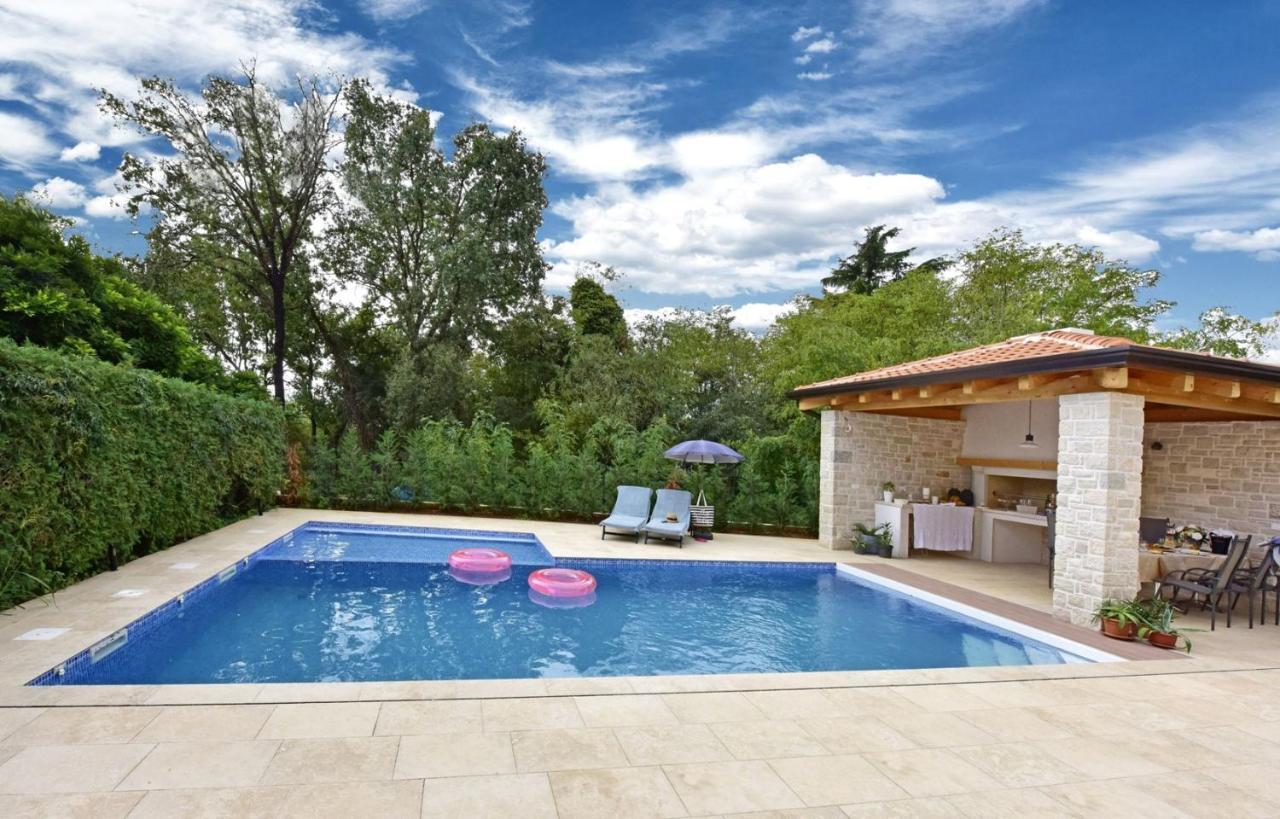 Apartments House Anna For Max 13 Persons In Porec, Pet Friendly Eksteriør billede