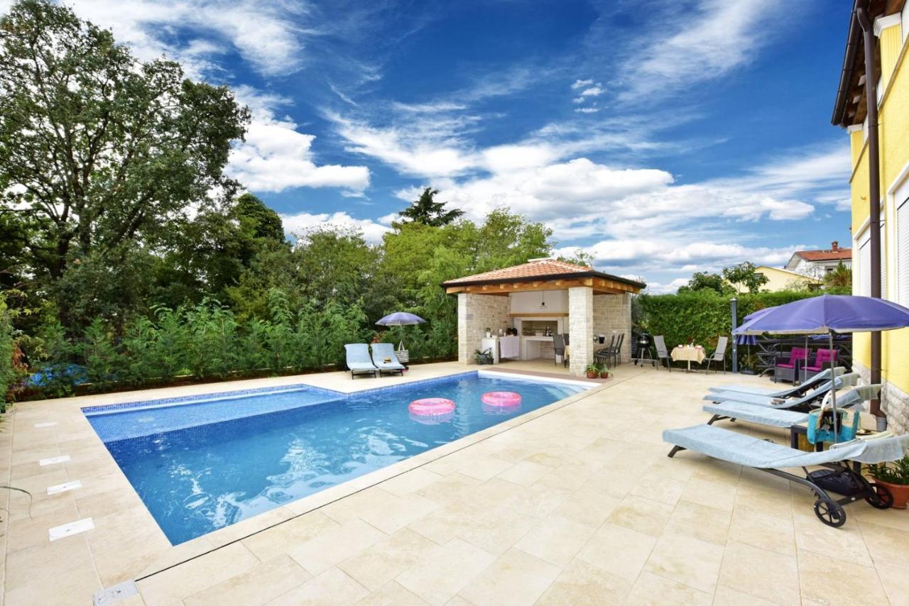 Apartments House Anna For Max 13 Persons In Porec, Pet Friendly Eksteriør billede