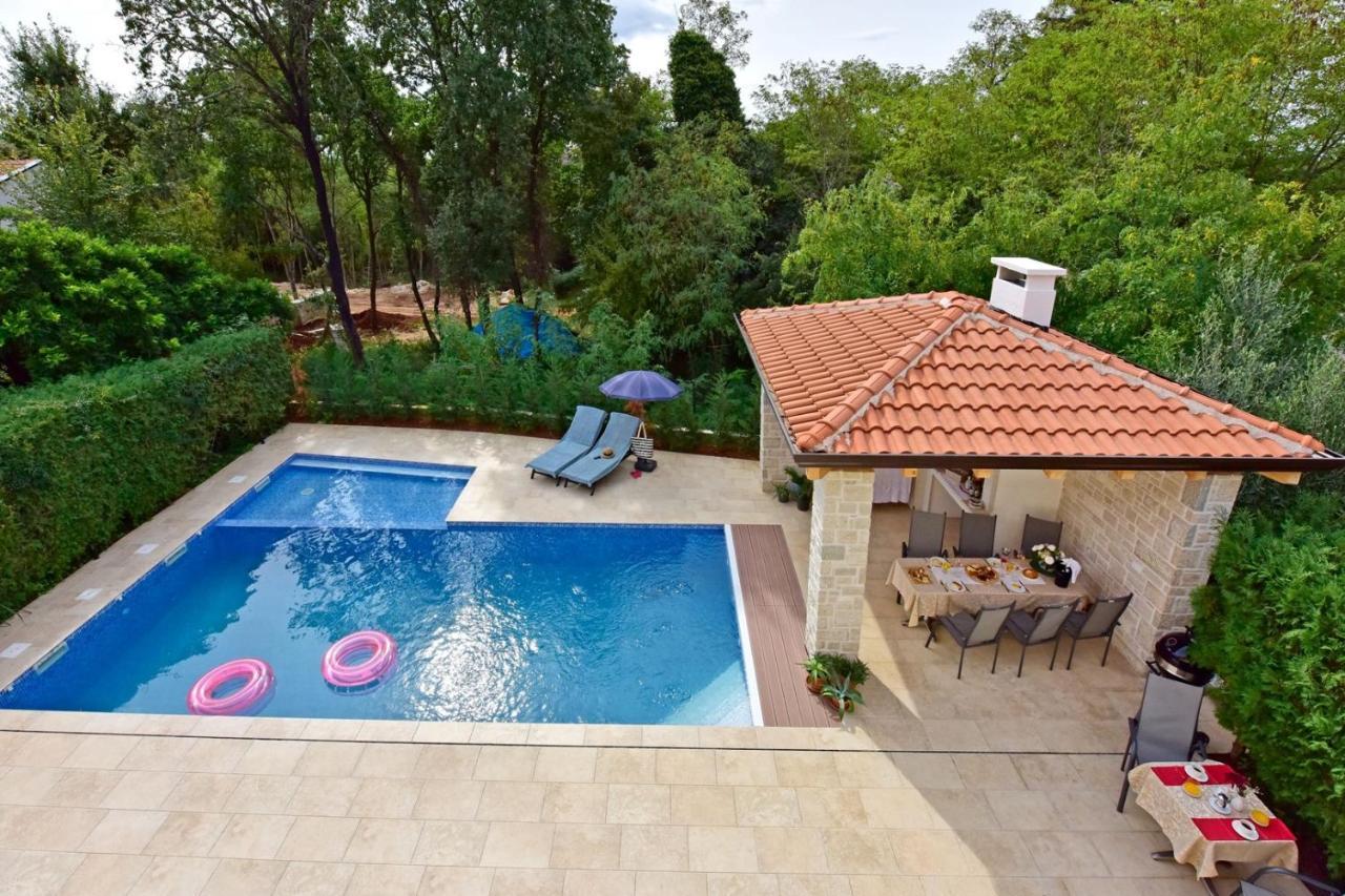 Apartments House Anna For Max 13 Persons In Porec, Pet Friendly Eksteriør billede