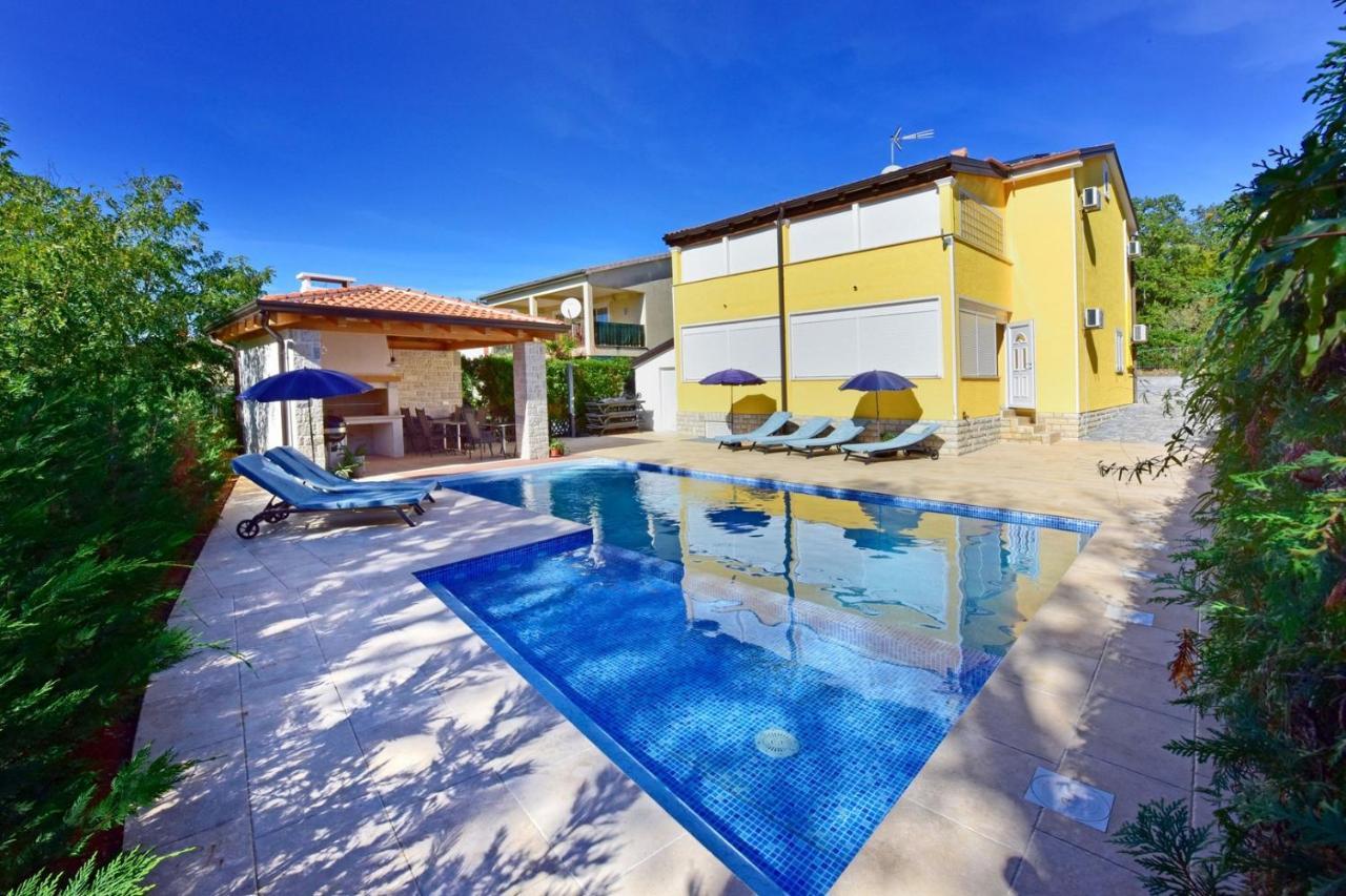 Apartments House Anna For Max 13 Persons In Porec, Pet Friendly Eksteriør billede