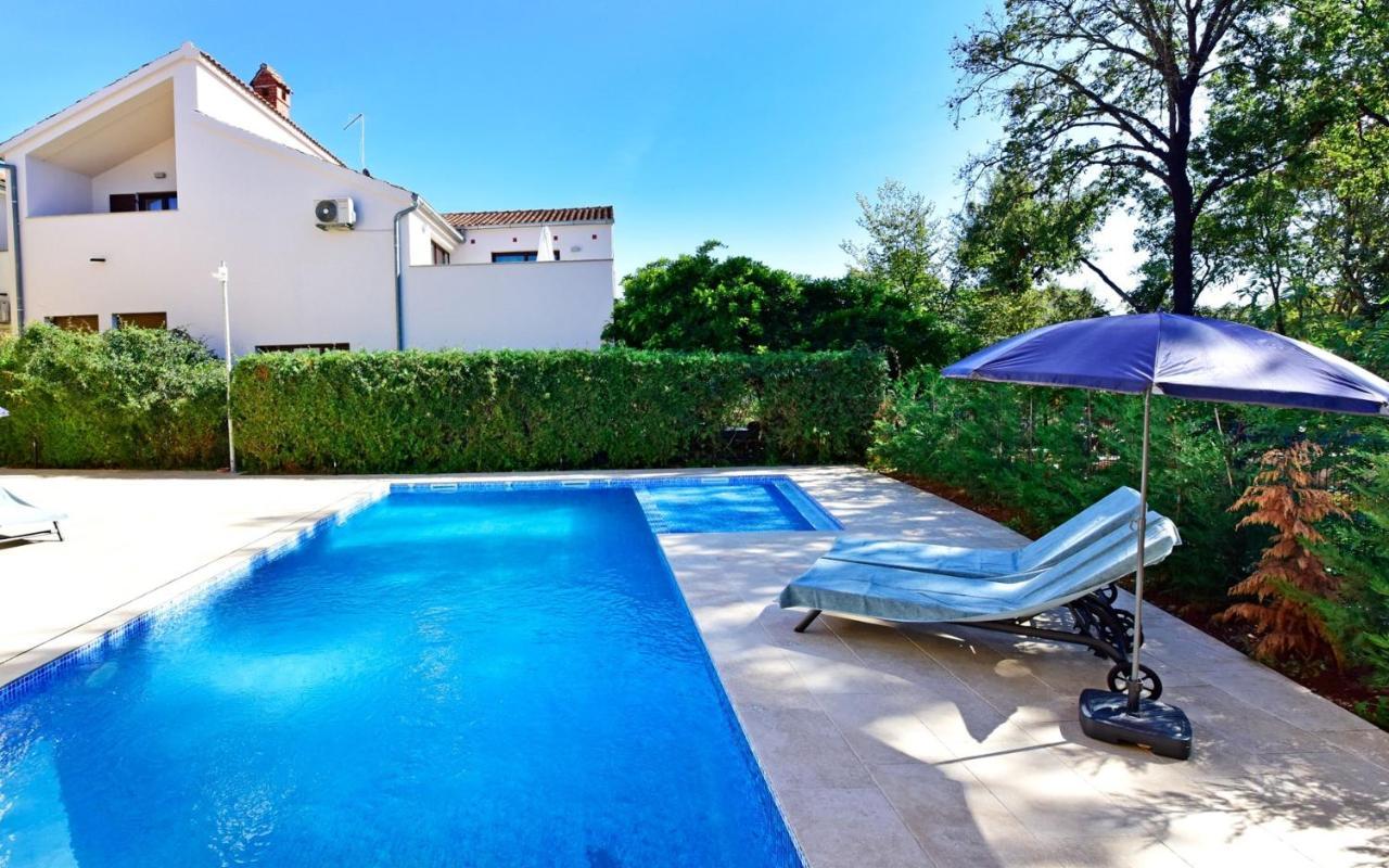 Apartments House Anna For Max 13 Persons In Porec, Pet Friendly Eksteriør billede