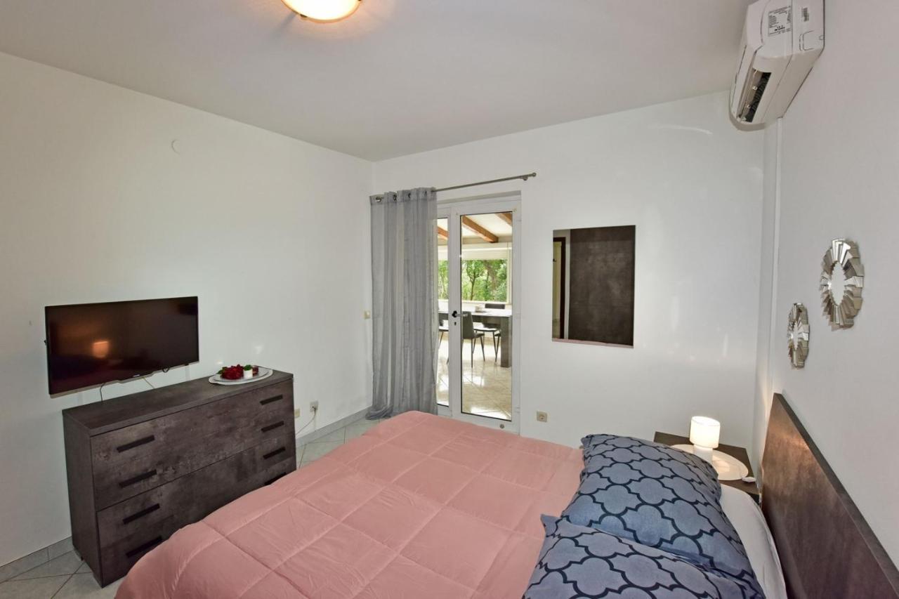 Apartments House Anna For Max 13 Persons In Porec, Pet Friendly Eksteriør billede