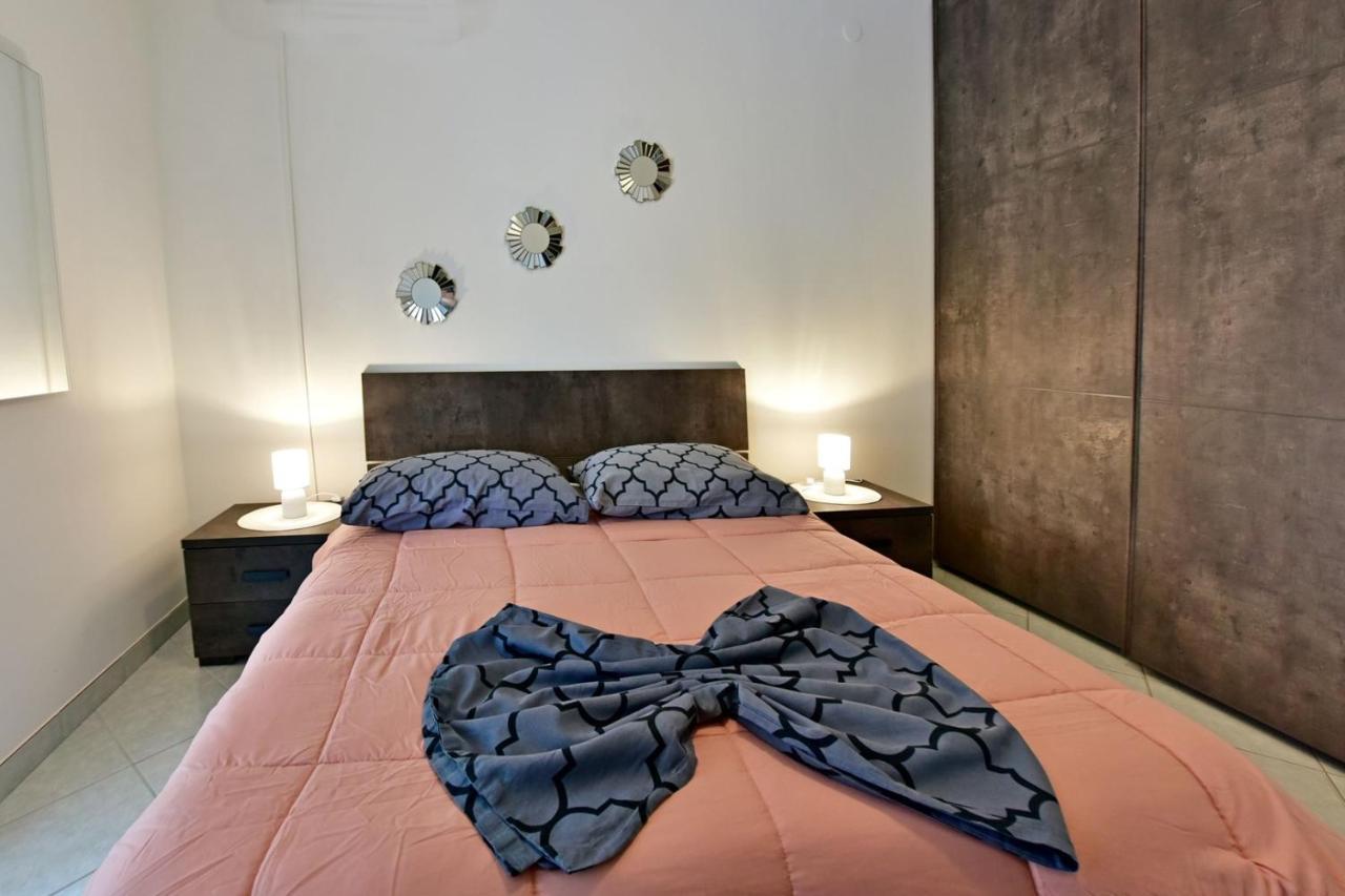 Apartments House Anna For Max 13 Persons In Porec, Pet Friendly Eksteriør billede