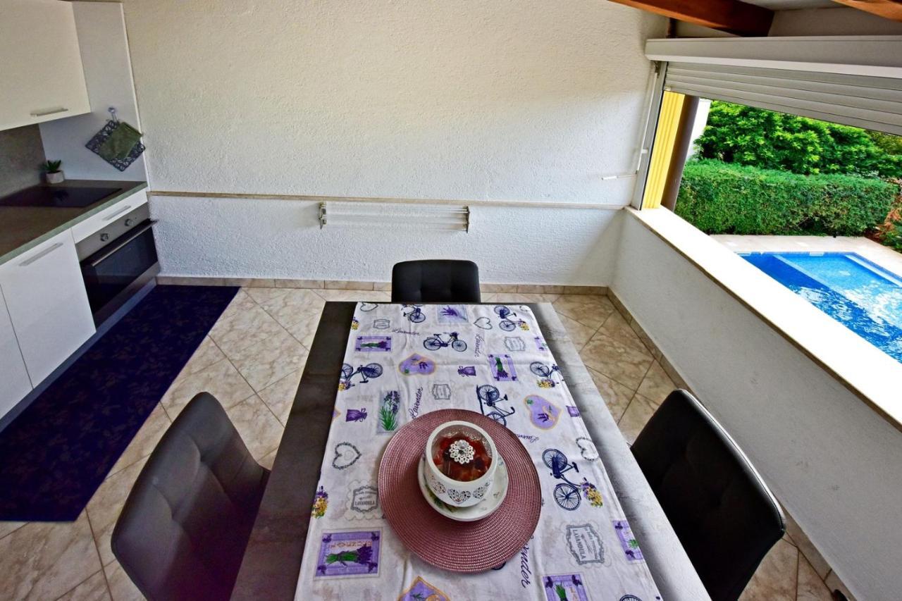 Apartments House Anna For Max 13 Persons In Porec, Pet Friendly Eksteriør billede