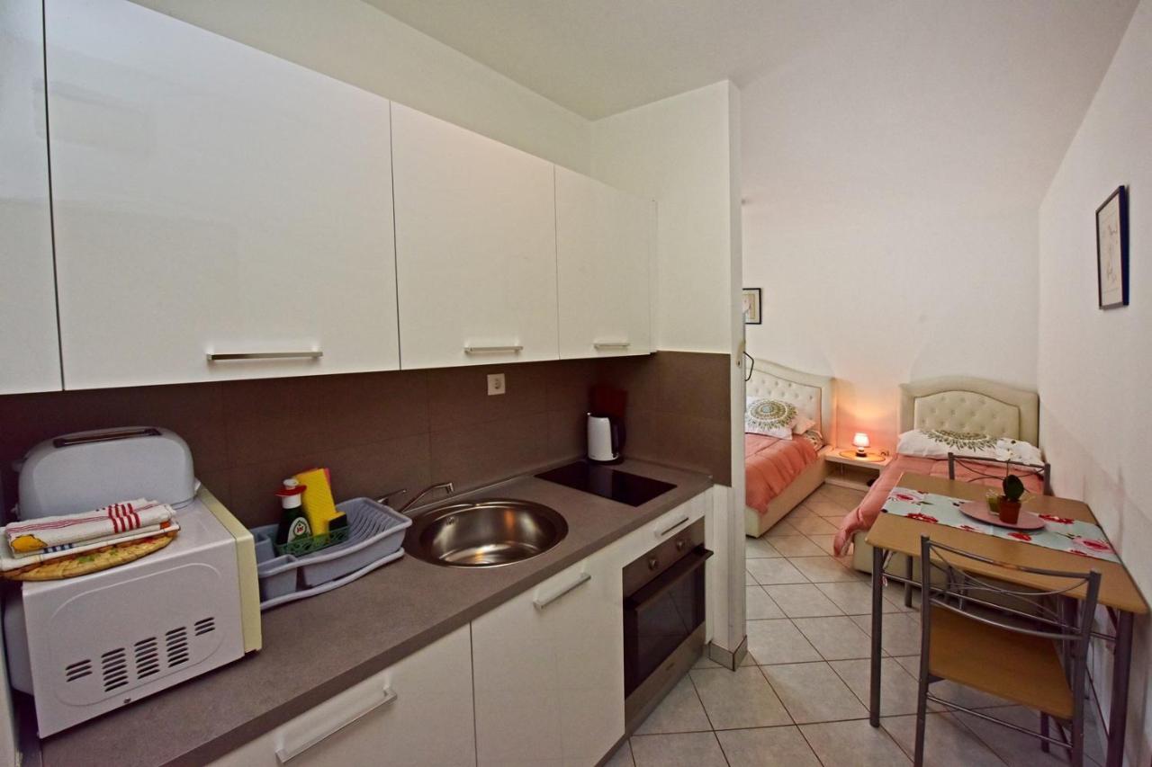 Apartments House Anna For Max 13 Persons In Porec, Pet Friendly Eksteriør billede