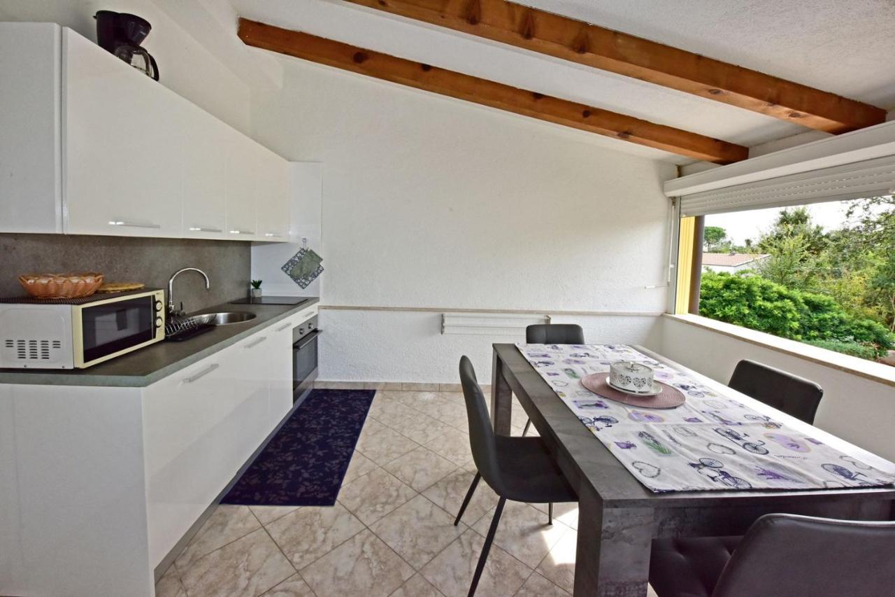 Apartments House Anna For Max 13 Persons In Porec, Pet Friendly Eksteriør billede