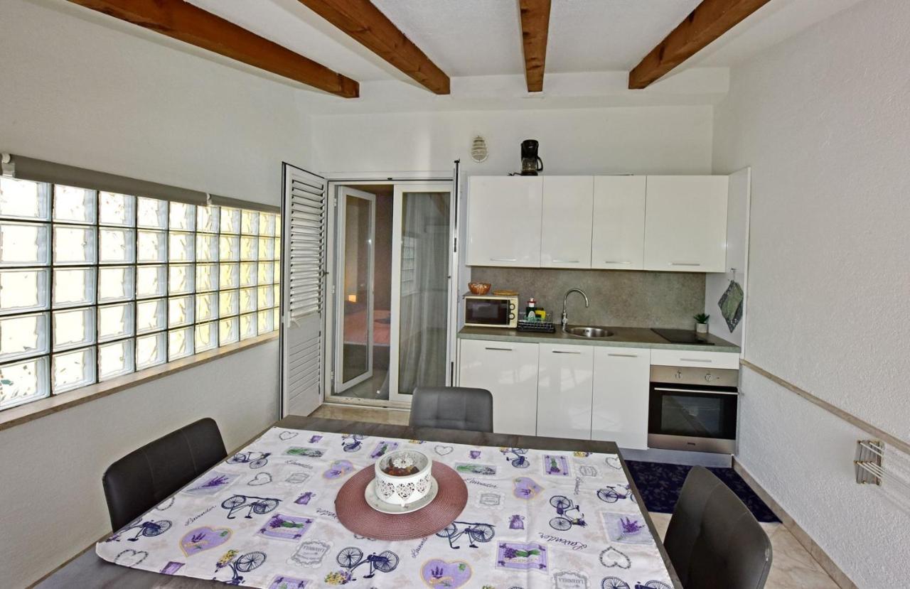 Apartments House Anna For Max 13 Persons In Porec, Pet Friendly Eksteriør billede
